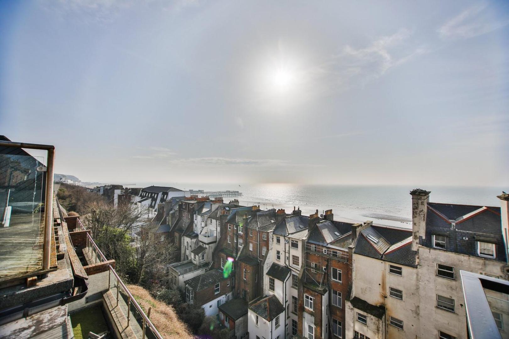 The Sunrise Penthouse Apartment เฮสติงส์ ภายนอก รูปภาพ