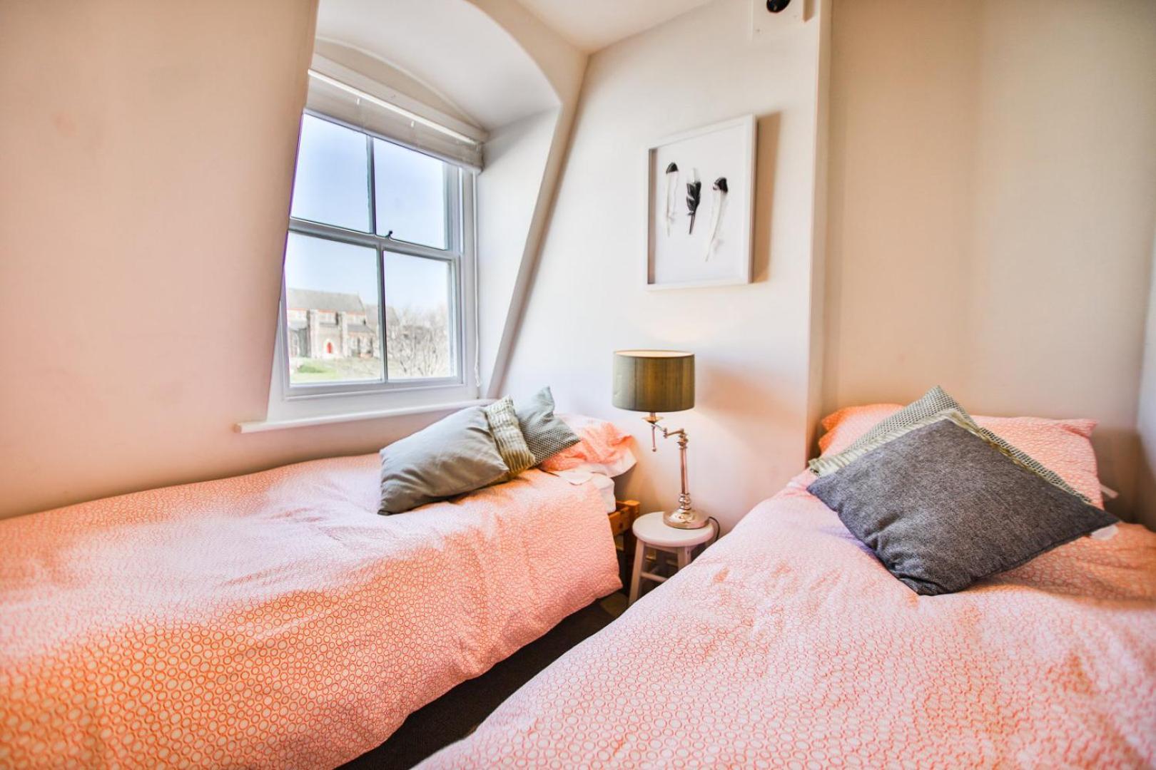 The Sunrise Penthouse Apartment เฮสติงส์ ภายนอก รูปภาพ